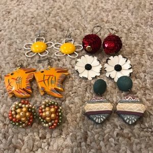 5 for $10 💙💙6 pairs of earrings